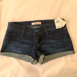 Brand new Low rise hollister Jean shorts size 3/26
